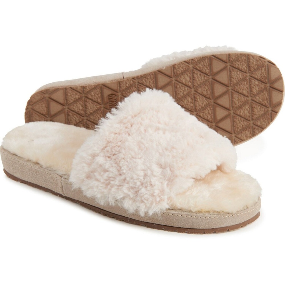 Minnetonka Indoor/Outdoor Cream Cozy Fur Cushioned Slide Slippers